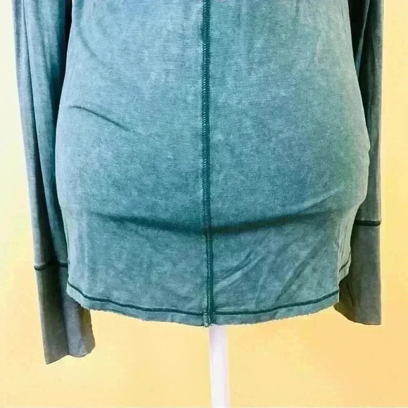 We The Free Green Heathered Off Shoulder Rayon Long Sleeve Super Soft Size M - Picture 8 of 11